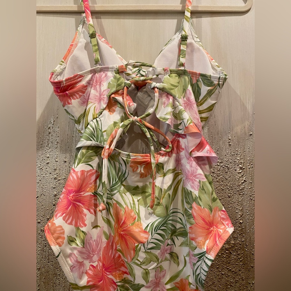 NWOT Hurley Floral Cut Out Ruffled W/Lace Up Back One Piece Swimsuit - Size S - Picture 5 of 13
